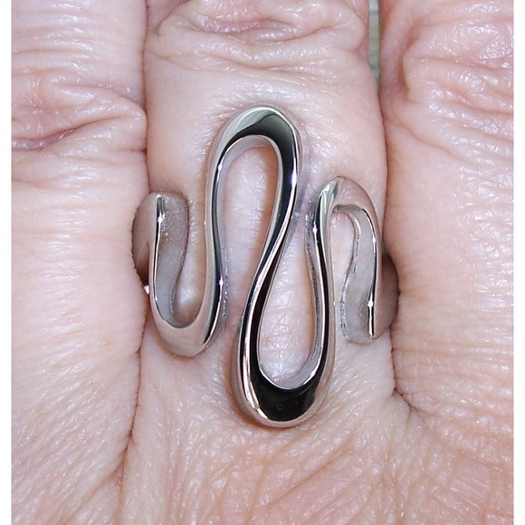 STAINLESS STEEL Modern Curvy High Polished Statement Ring - Picture 4 of 14